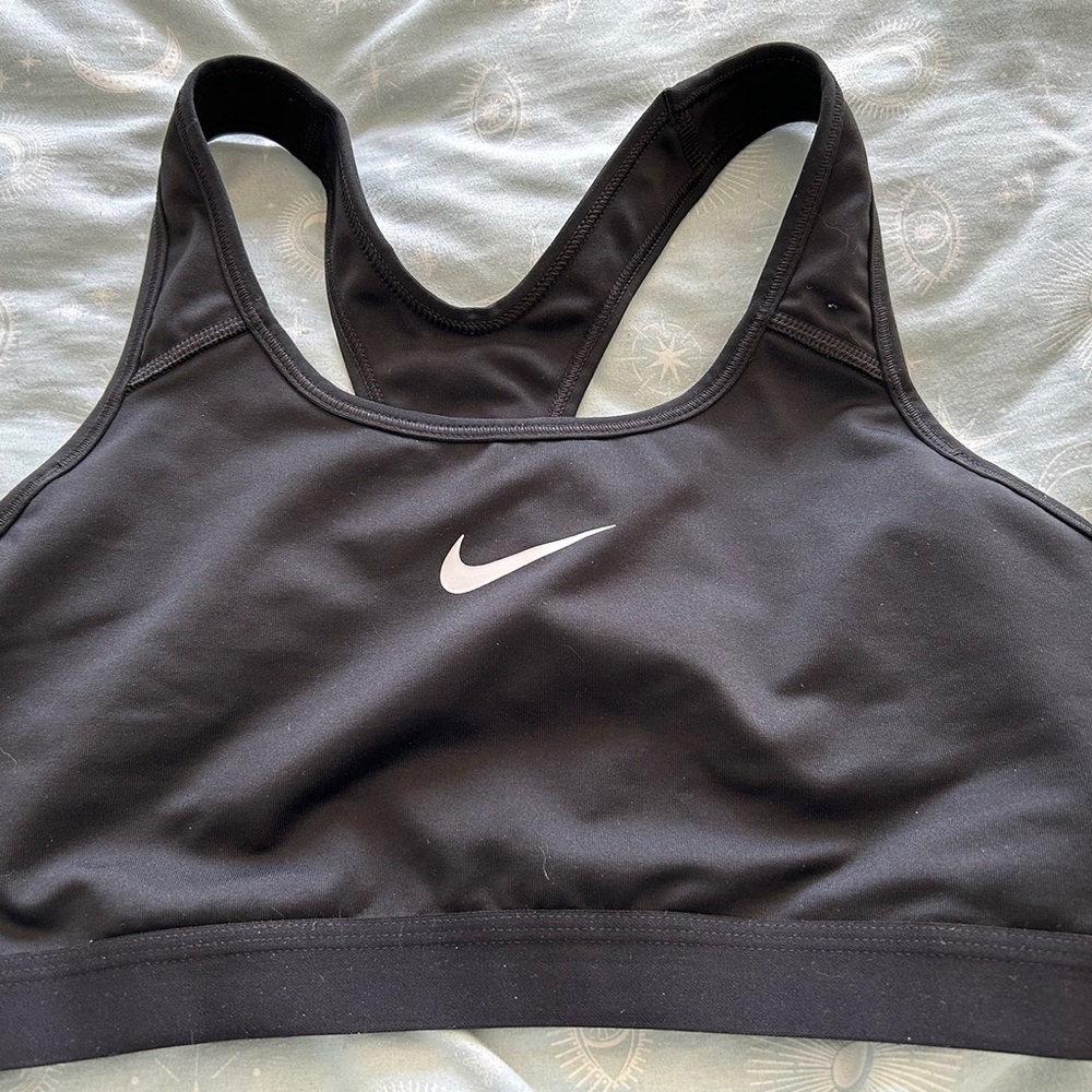 black sports bra